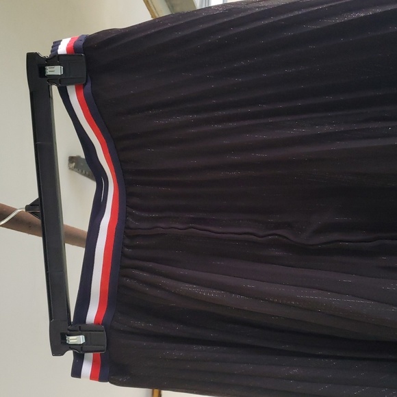 Tommy Hilfiger Black pleated skirt - Picture 2 of 7